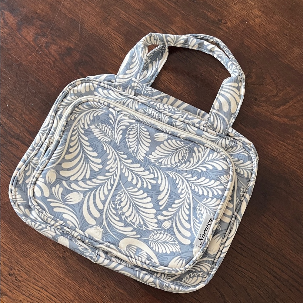 Cute travel bag for toiletries, with hanger and many pockets